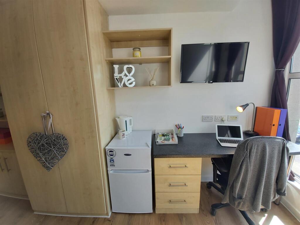 Additional image 4 of Room 6 Unihouse Chambers