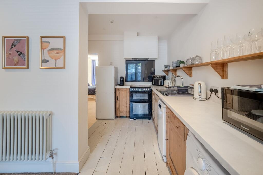 Apartment in Bristol, Clifton - View 2