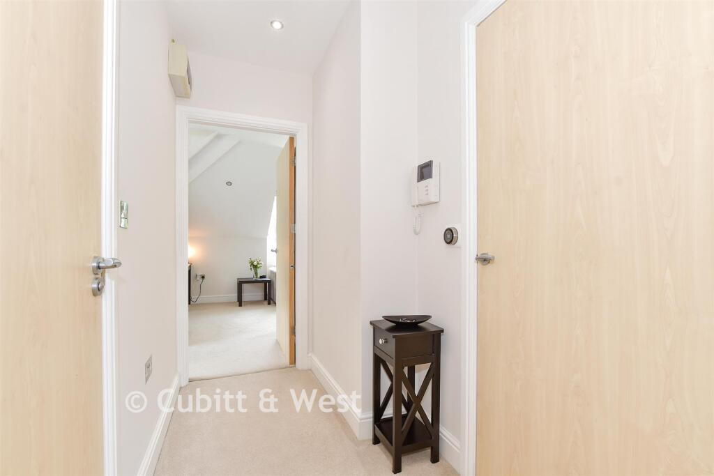 Nutfield Road, Redhill, Surrey photo 3