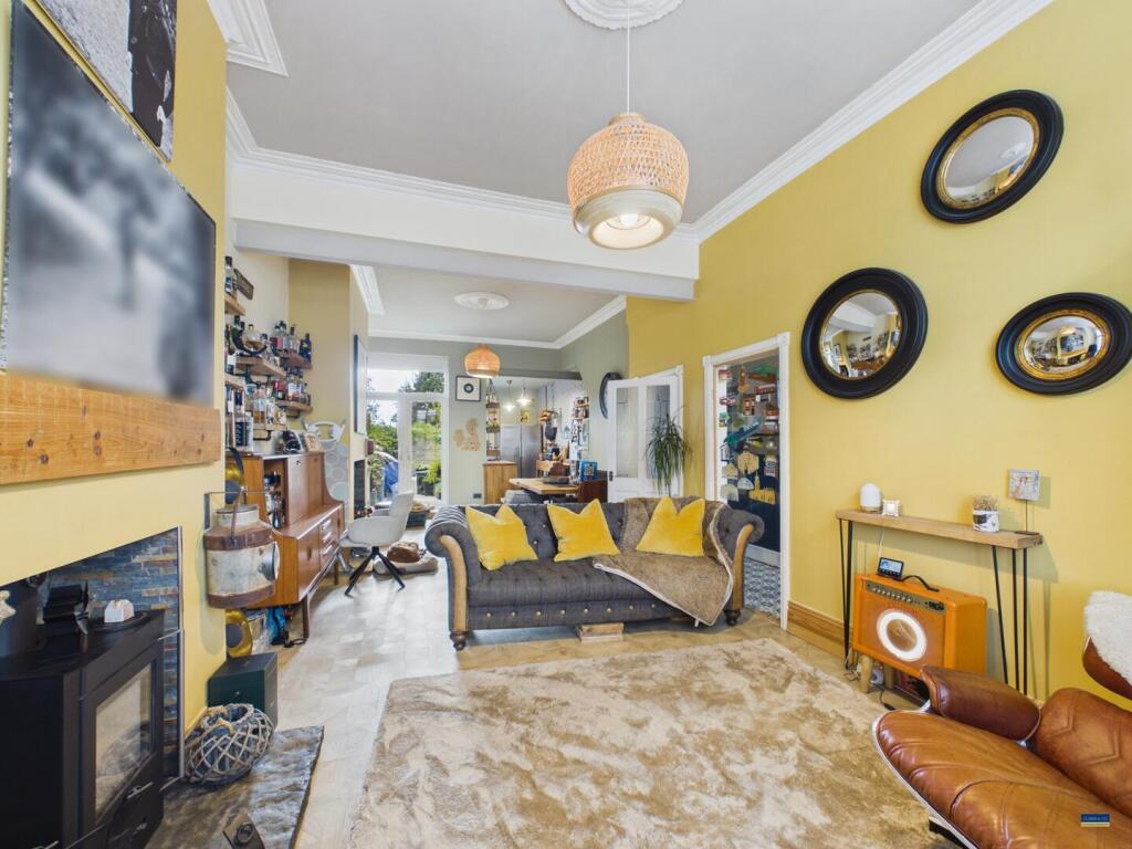 House in Oldham, Greater Manchester - More