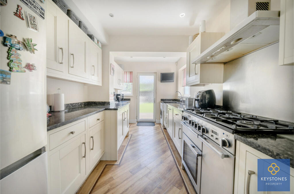 Carter Drive, Collier Row, RM5 photo 3