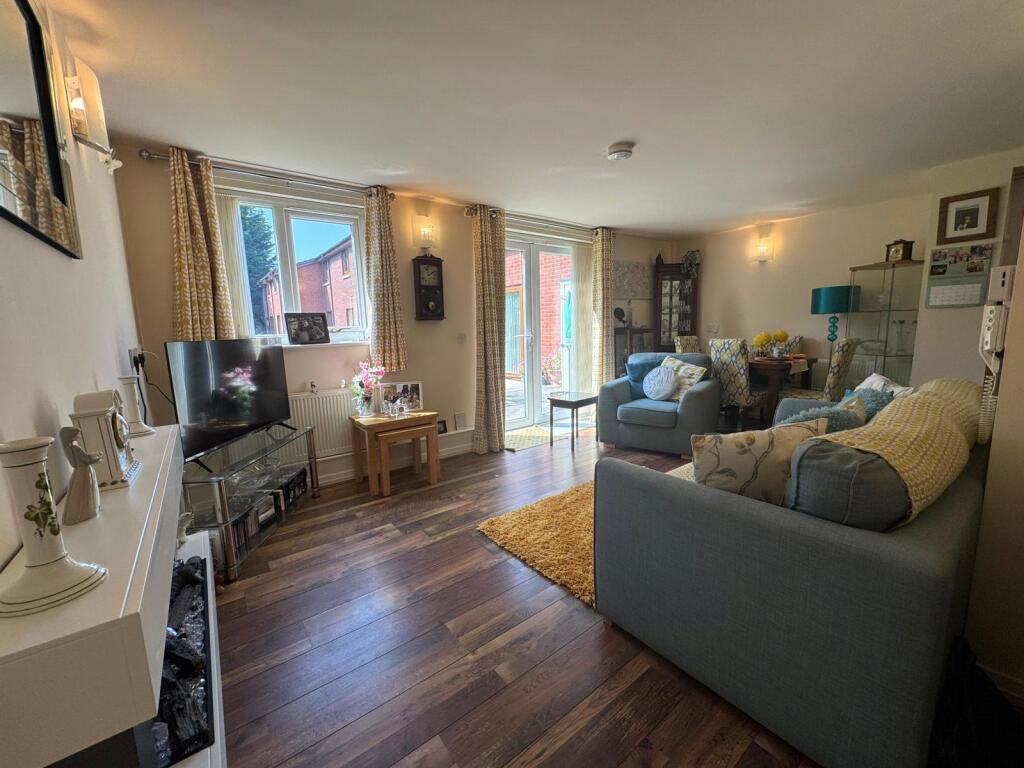 Hampstead Drive, Stockport, Greater Manchester, SK2 photo 3