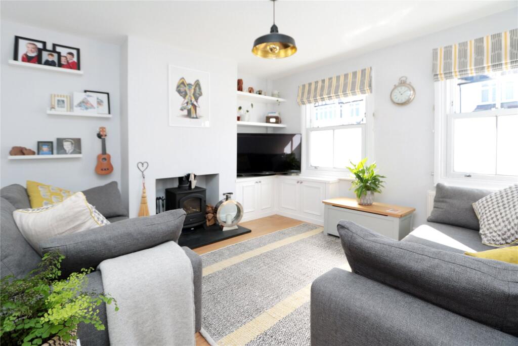 House in London, Royal Borough of Kingston upon Thames - View 2