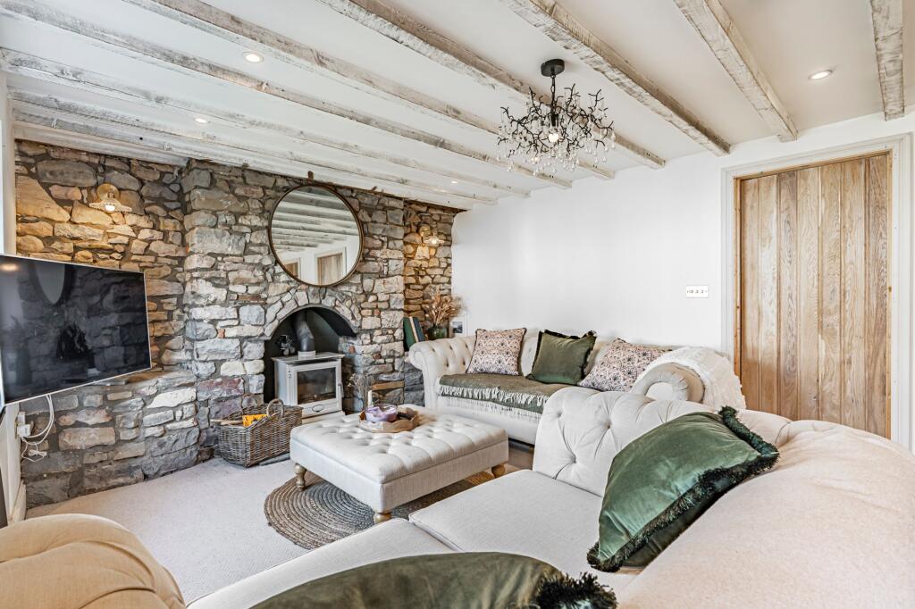 House in Brynsadler, Pont-y-Clun - View 3