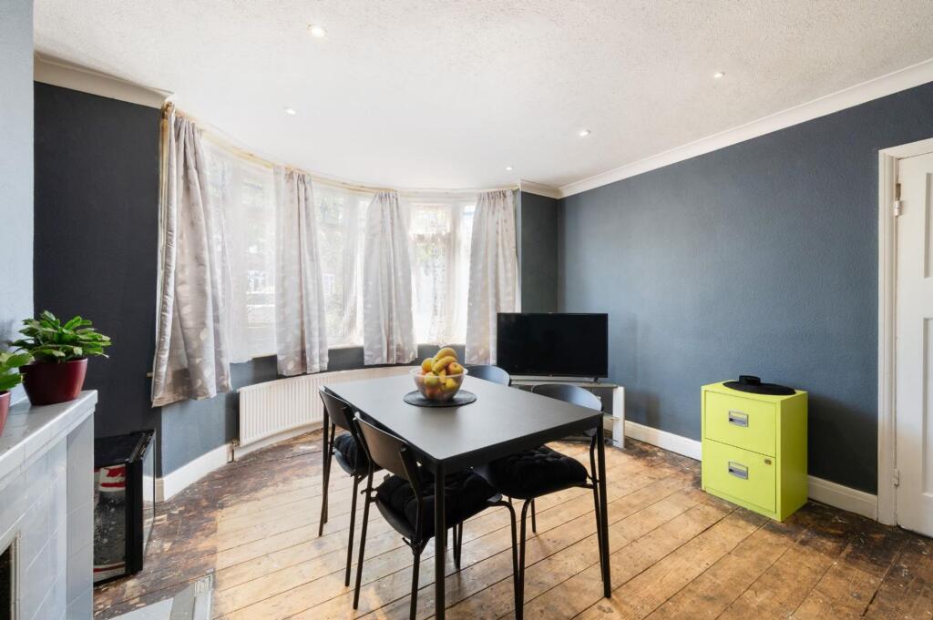 House in Kingston upon Thames - More