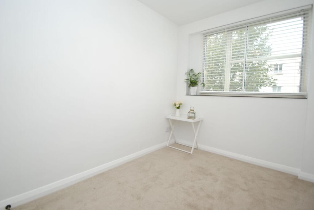 Apartment in Southend-on-Sea, Leigh-on-Sea - More