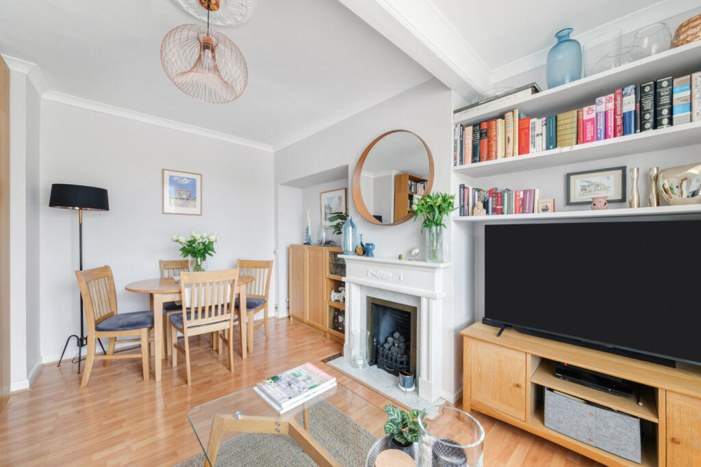House in London, Stonecot, Rosehill - More