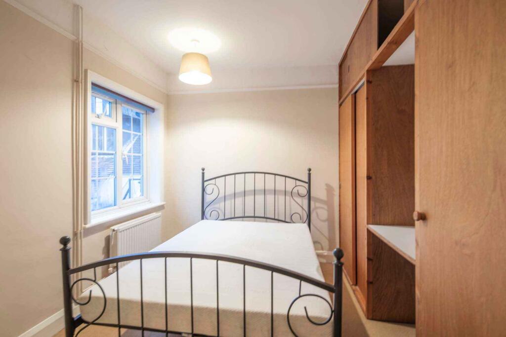 Apartment in Reading - View 4