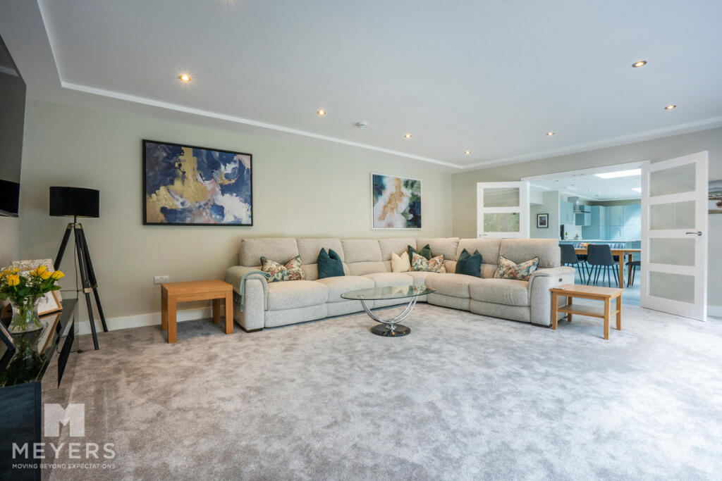House in Ferndown - View 3