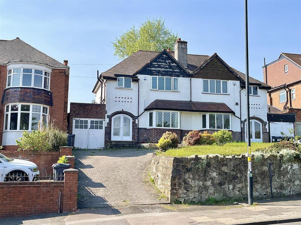 Main image of property: Penns Lane, Walmley, Sutton Coldfield
