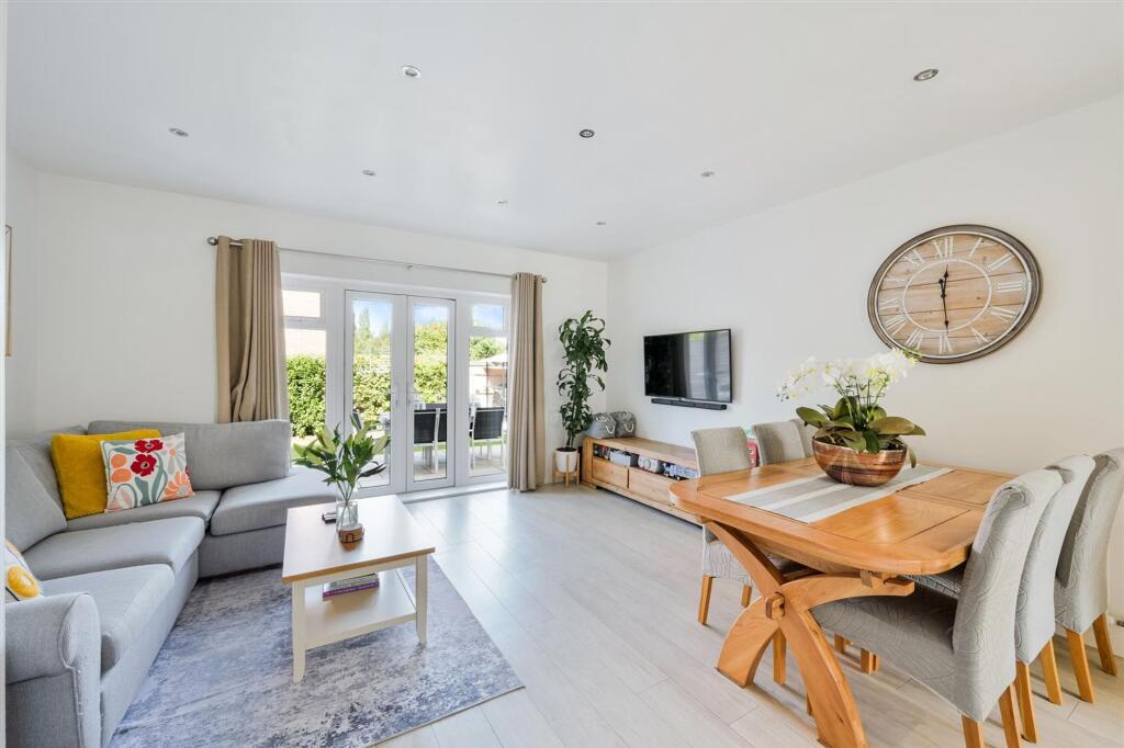 Lintons Lane, Epsom, KT17 photo 2