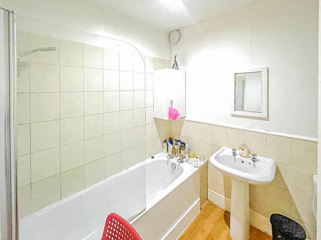 1 bedroom house share for rent