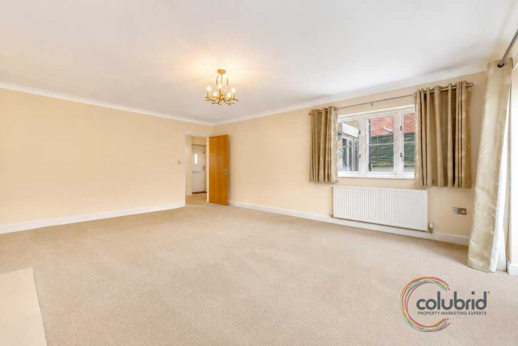 House in Chelmsford, Chancellor Park, Chelmer - View 6