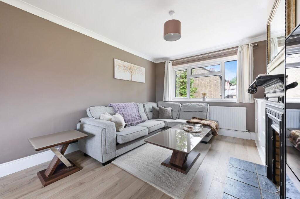 Apartment in Kingston upon Thames - More