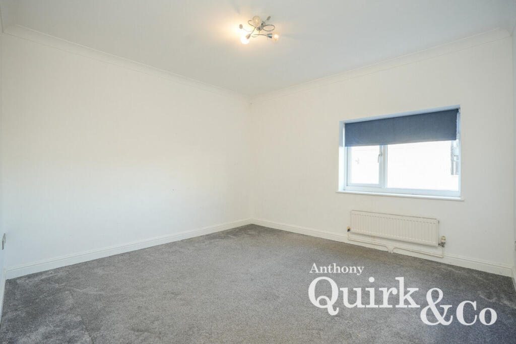 Apartment in Castle Point, Canvey Island - View 5
