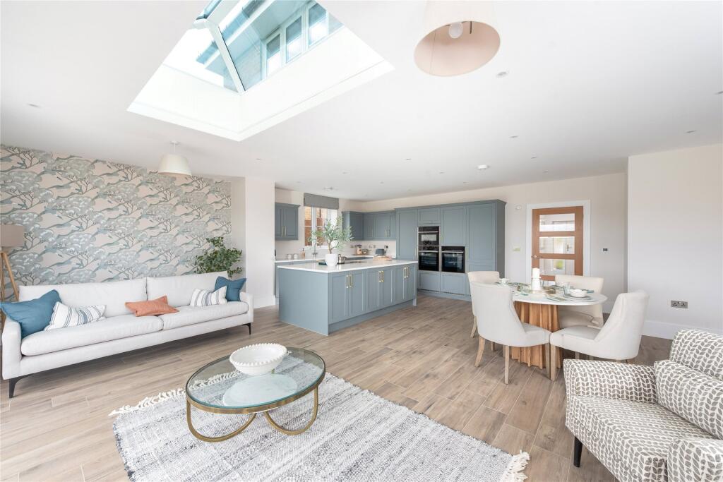 House in Hemel Hempstead - More