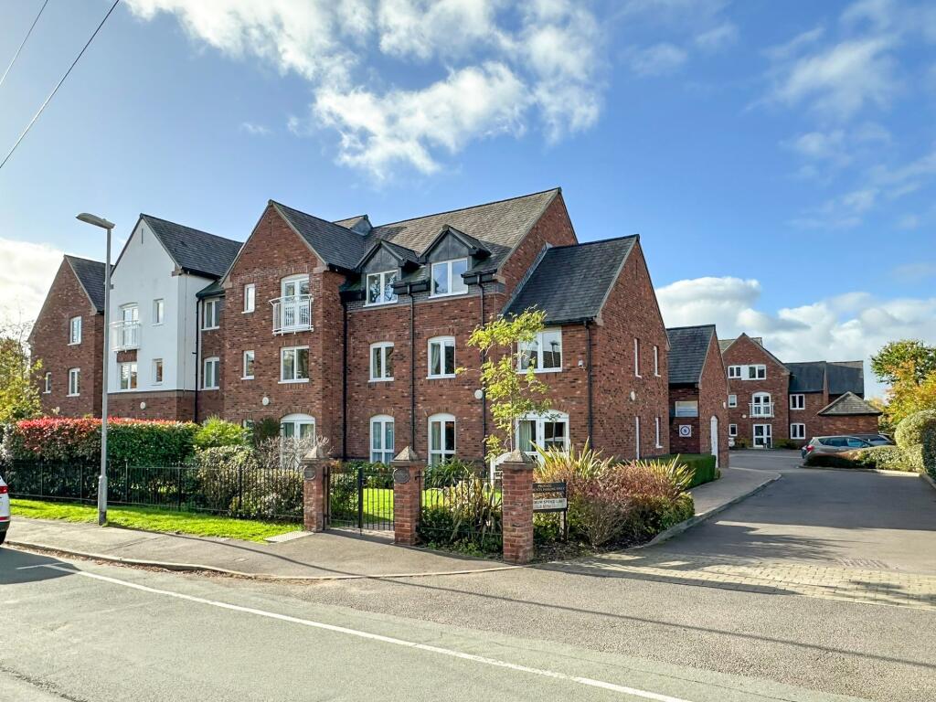 1-bed flat on Wombrook Court, Wombourne, WV5, £175,000