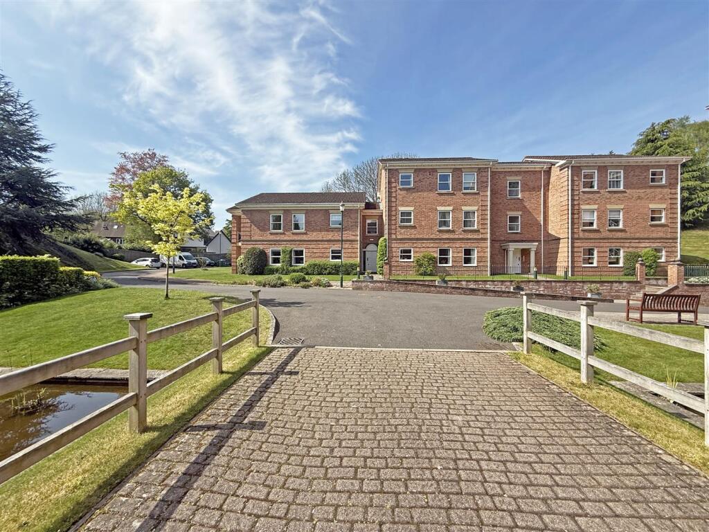2-bed flat on Sandringham Court, Shrewsbury, £325,000