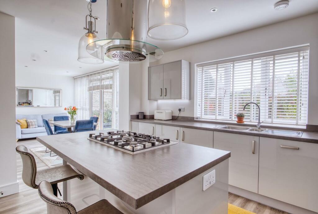 Exceptional nearly new home situated within the village of Churchill photo 2