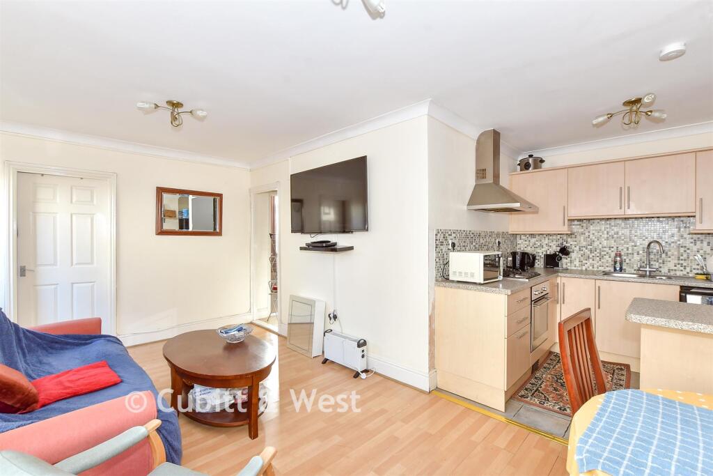 Angerstein Road, North End, Portsmouth, Hampshire photo 4