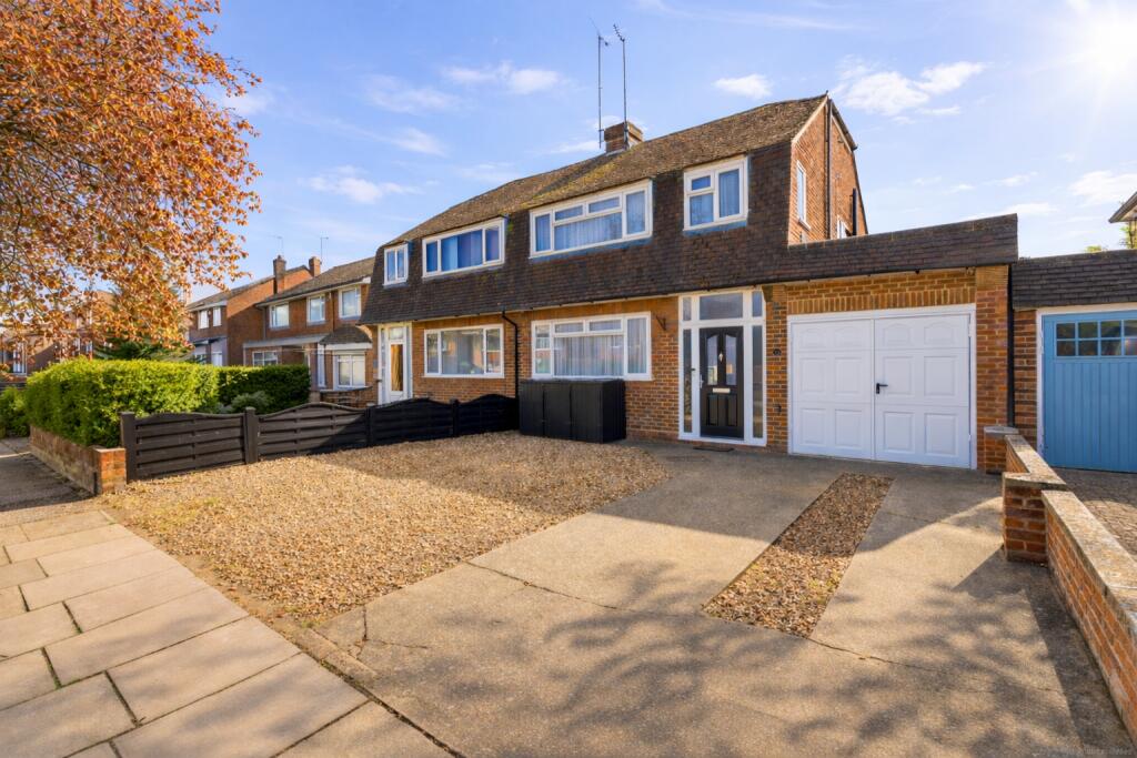 Main image of property: Kingscroft Avenue, Dunstable, Bedfordshire, LU5