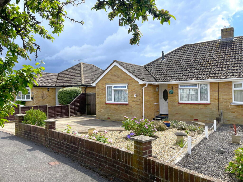 Main image of property: Hawkewood Avenue, Waterlooville PO7 6EB