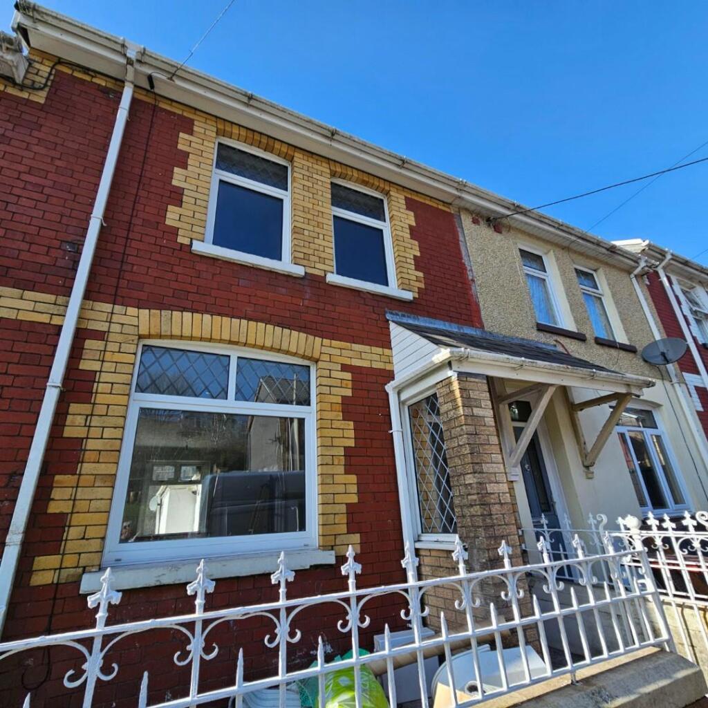 Main image of property: The Avenue, Pontycymer