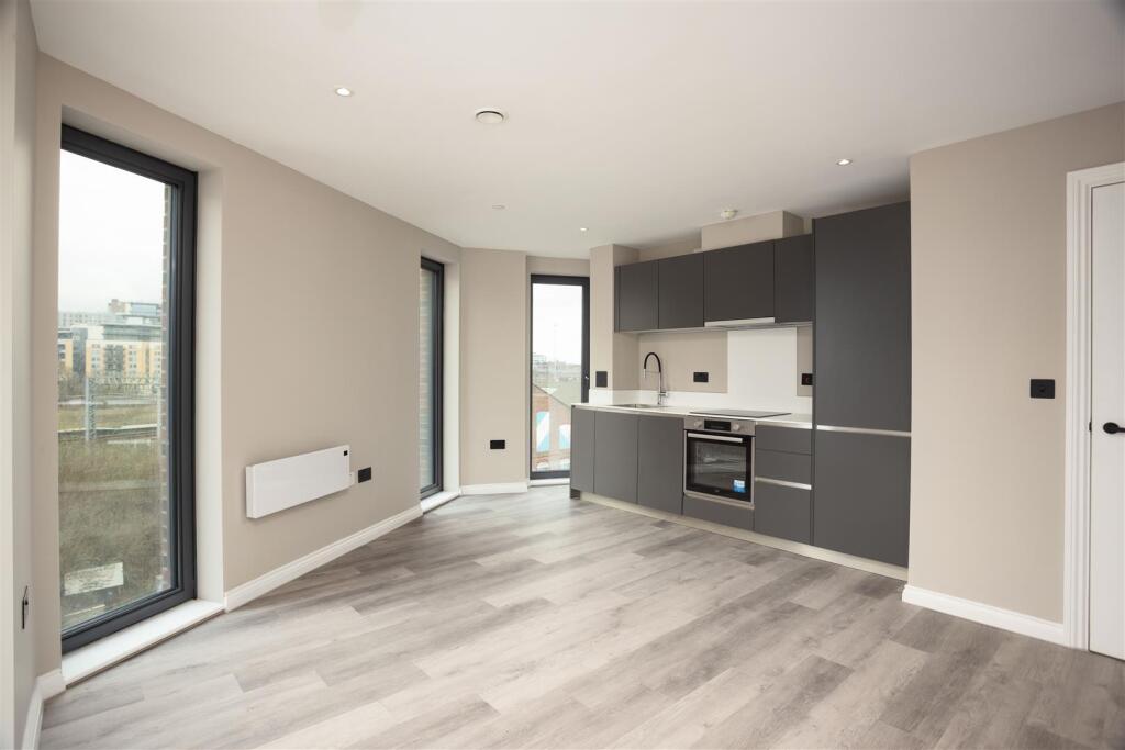 Springwell Gardens, Whitehall Road, Leeds photo 3