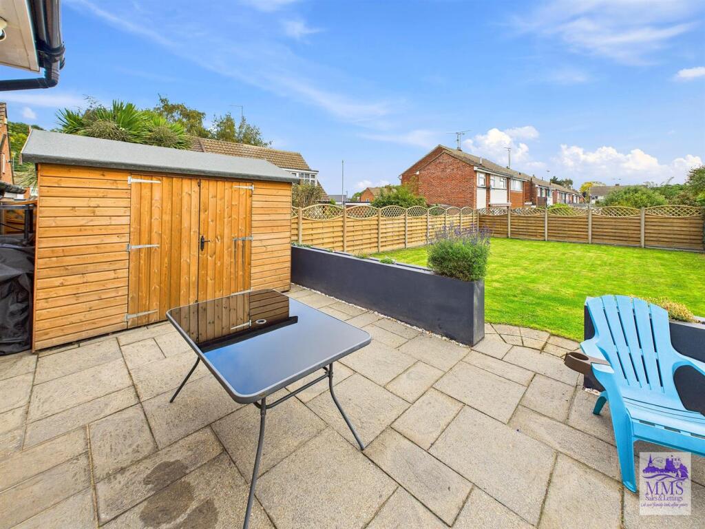 3-bed semi-detached on Fairview Drive, Higham, £425,000