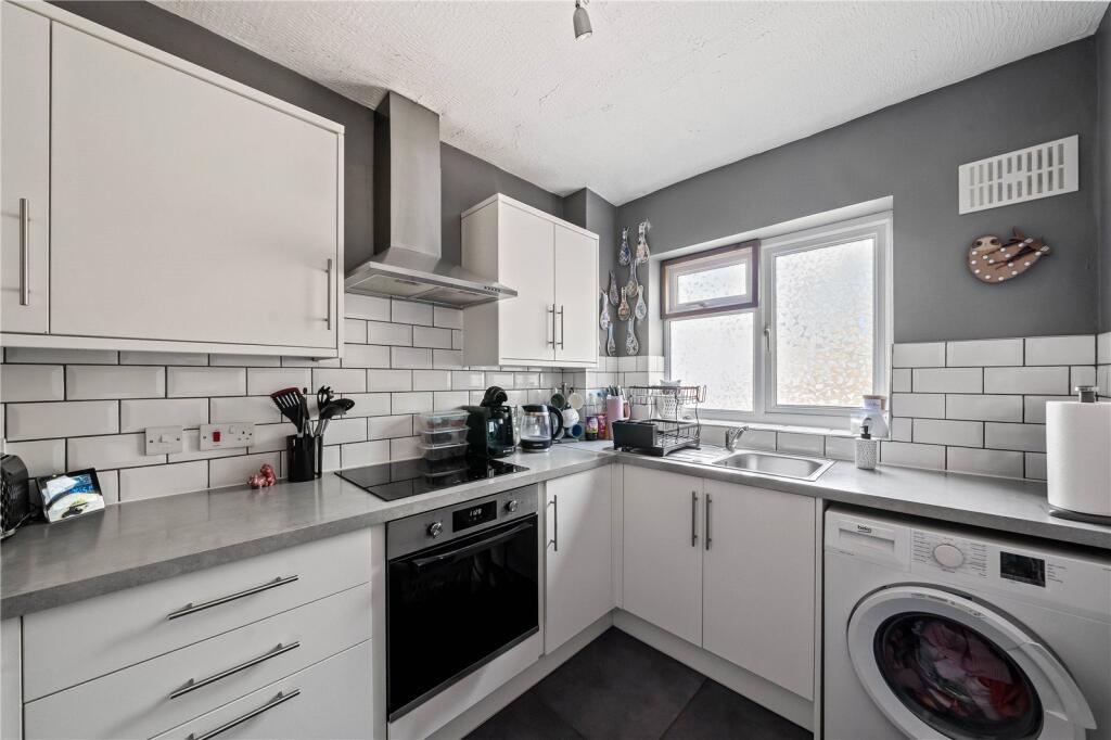 Apartment in Sutton - View 3