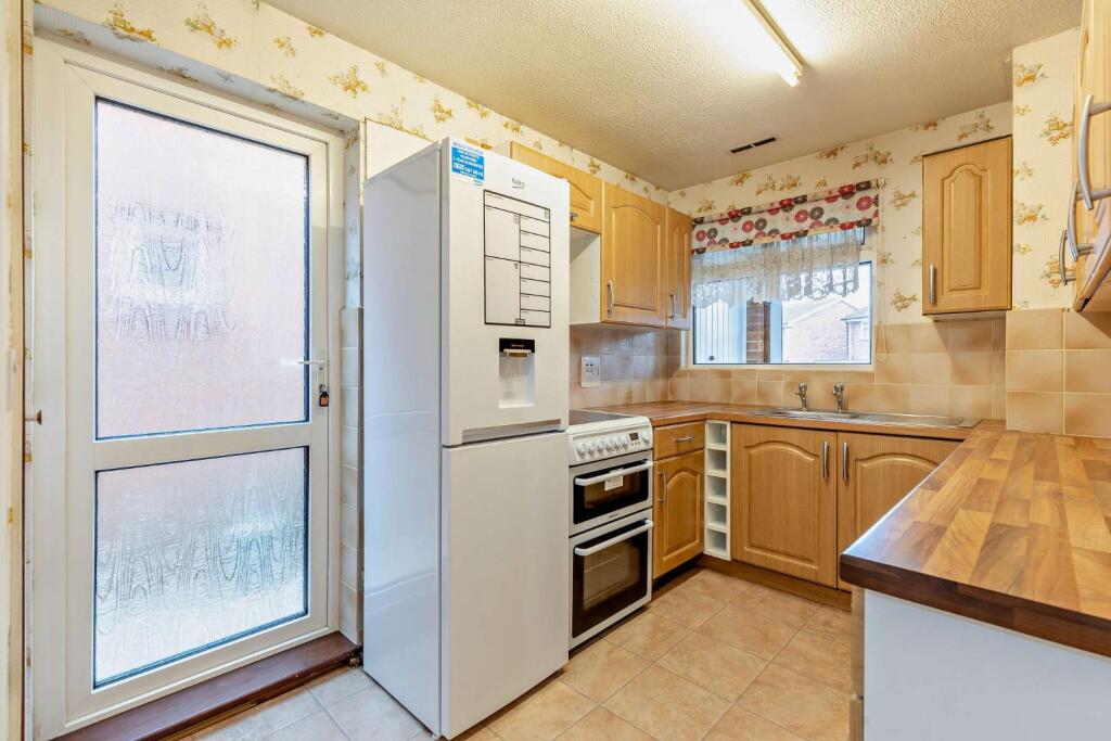 House in Woking, Goldsworth Park, Knaphill - View 5