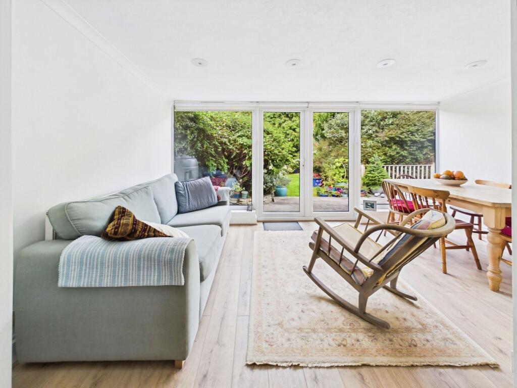 House in Eastleigh, Hamble-le-Rice - More