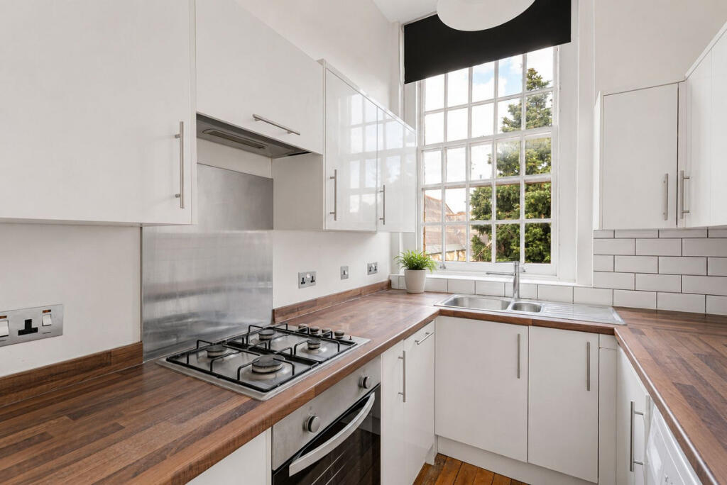 Apartment in Southall - View 4