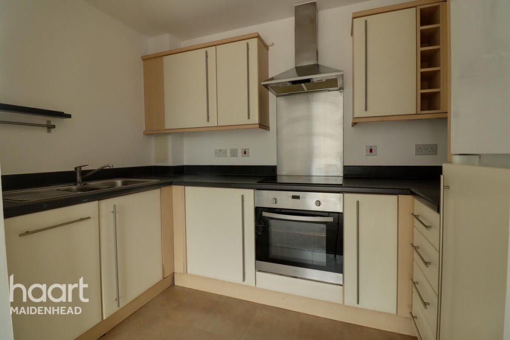 Apartment in Slough - More