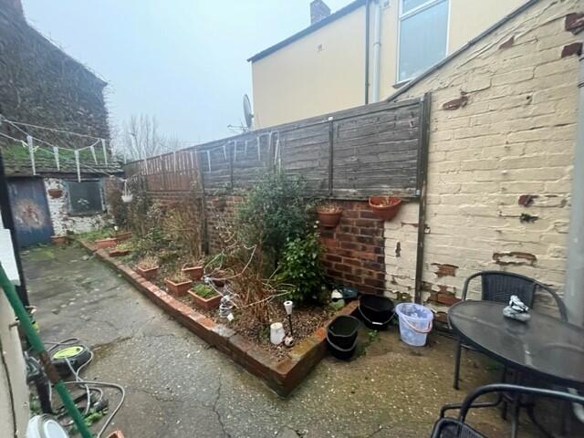 House in Lincoln - View 5
