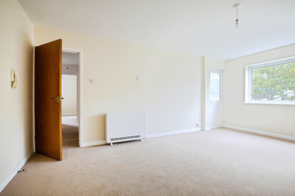 Apartment in Southampton - View 5