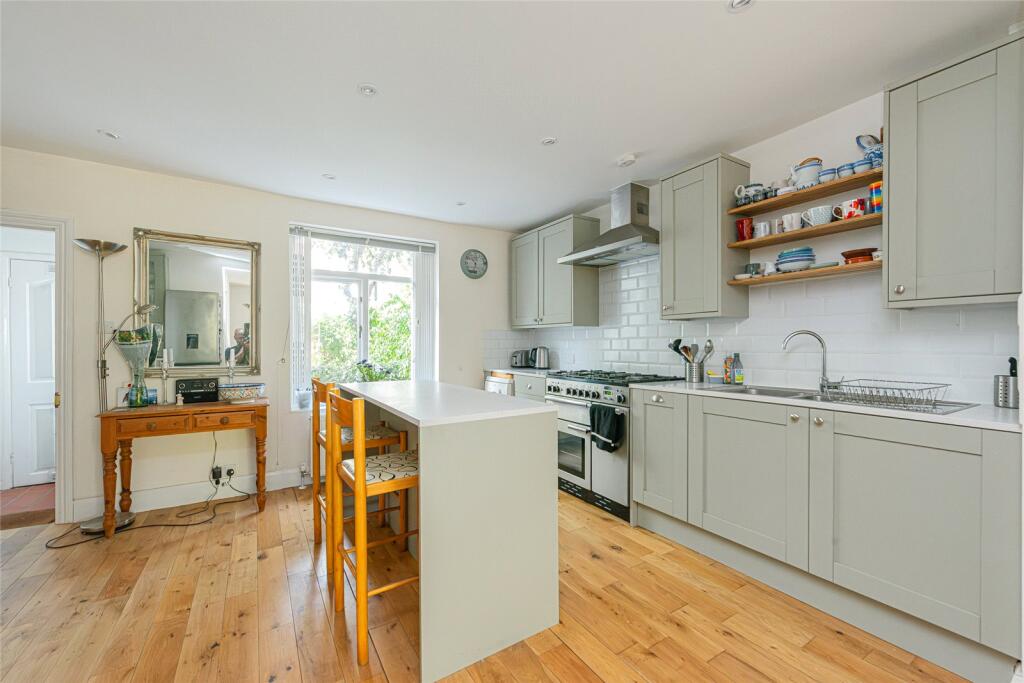 House in London - View 2