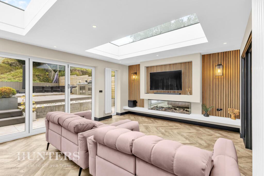 Ramsden Wood Road, Walsden, Todmorden, OL14 7UD photo 3