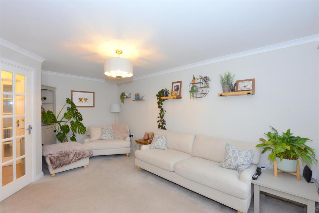 Davison Drive, Weir Hill, Shrewsbury photo 3