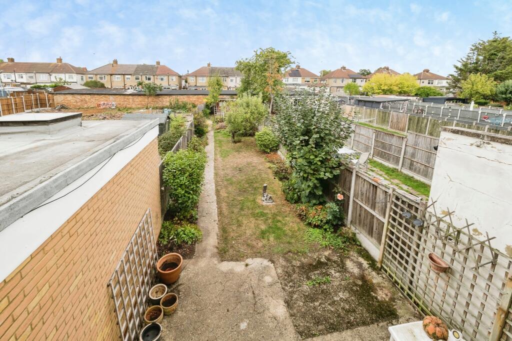 House in Romford - More