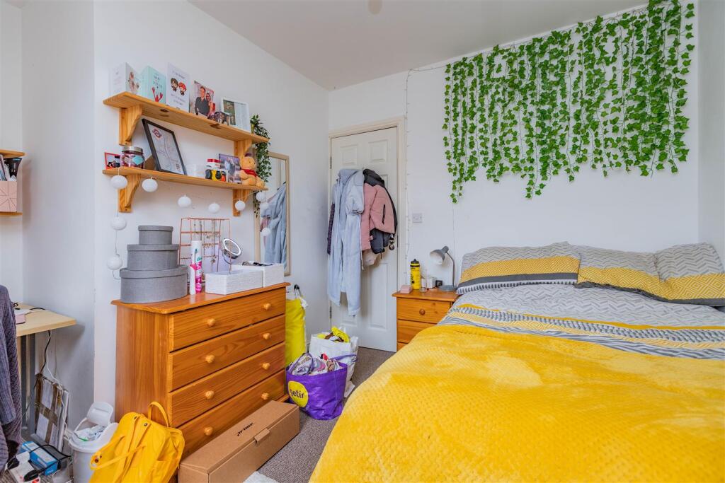 6 bedroom house for rent