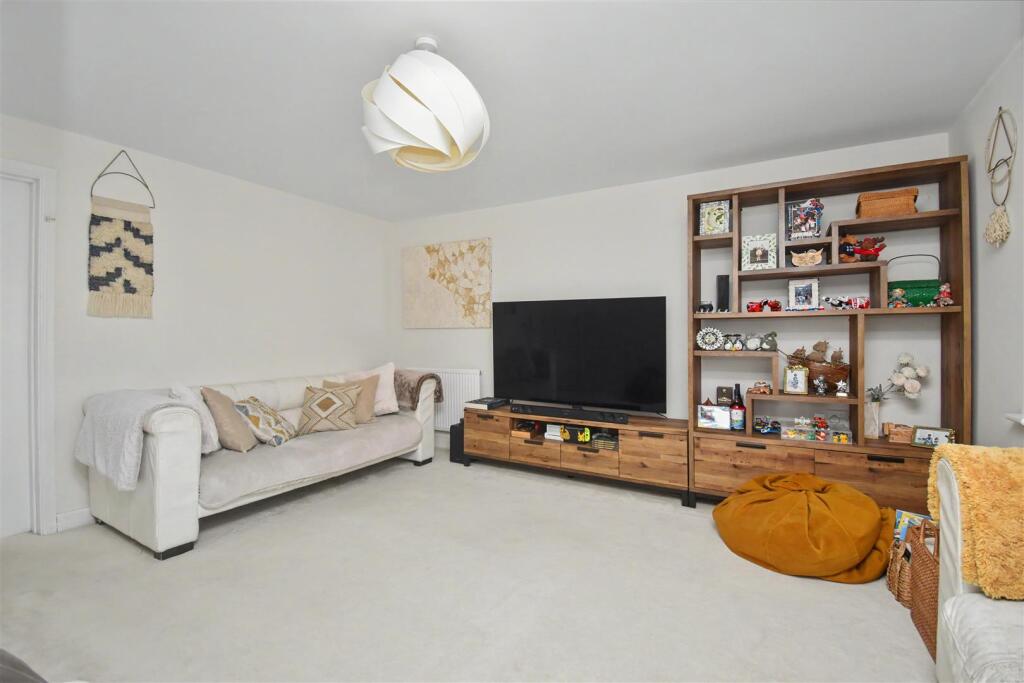 House in Corby, North Northamptonshire - View 3