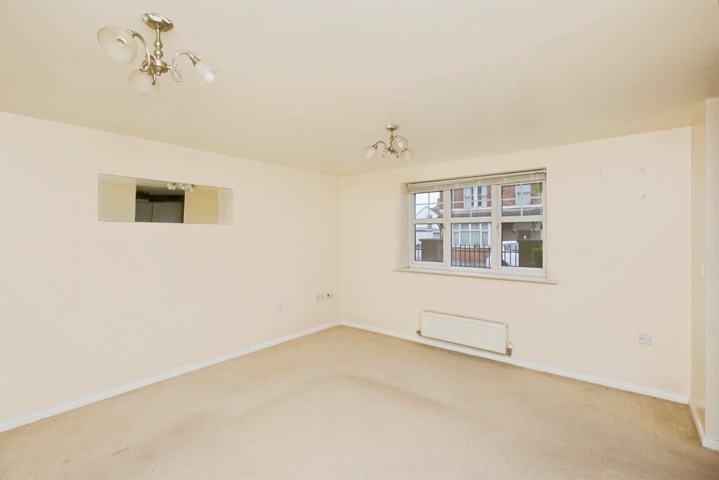 Black Eagle Court, Burton-On-Trent - View 6