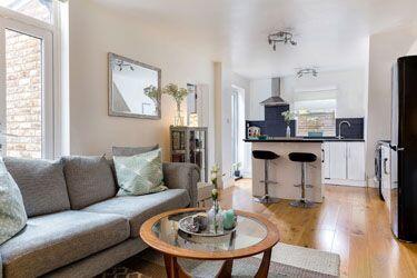 Main image of property: 2 bedroom flat to rent in Penwith Road, Earlsfield SW18