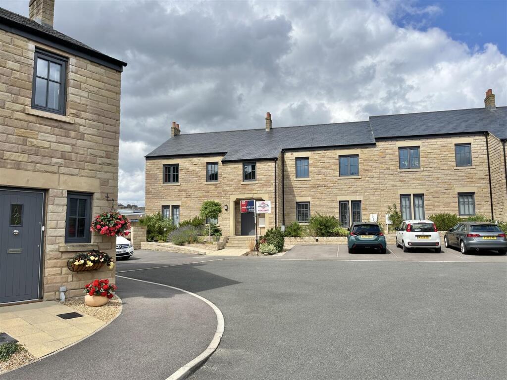 Main image of property: Samuel Wood Close, Glossop