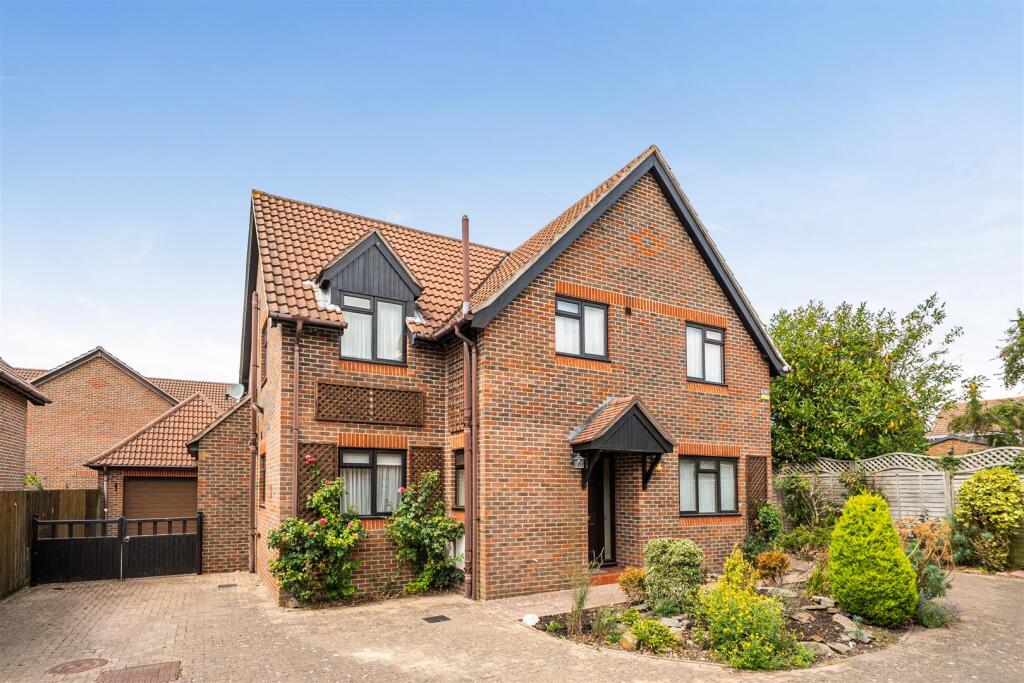 Main image of property: Schooner Way, Warsash