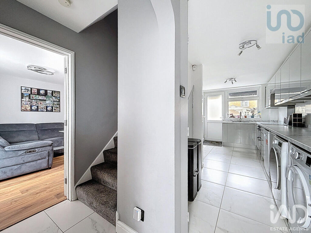 House in Harlow, Tye Green - View 5