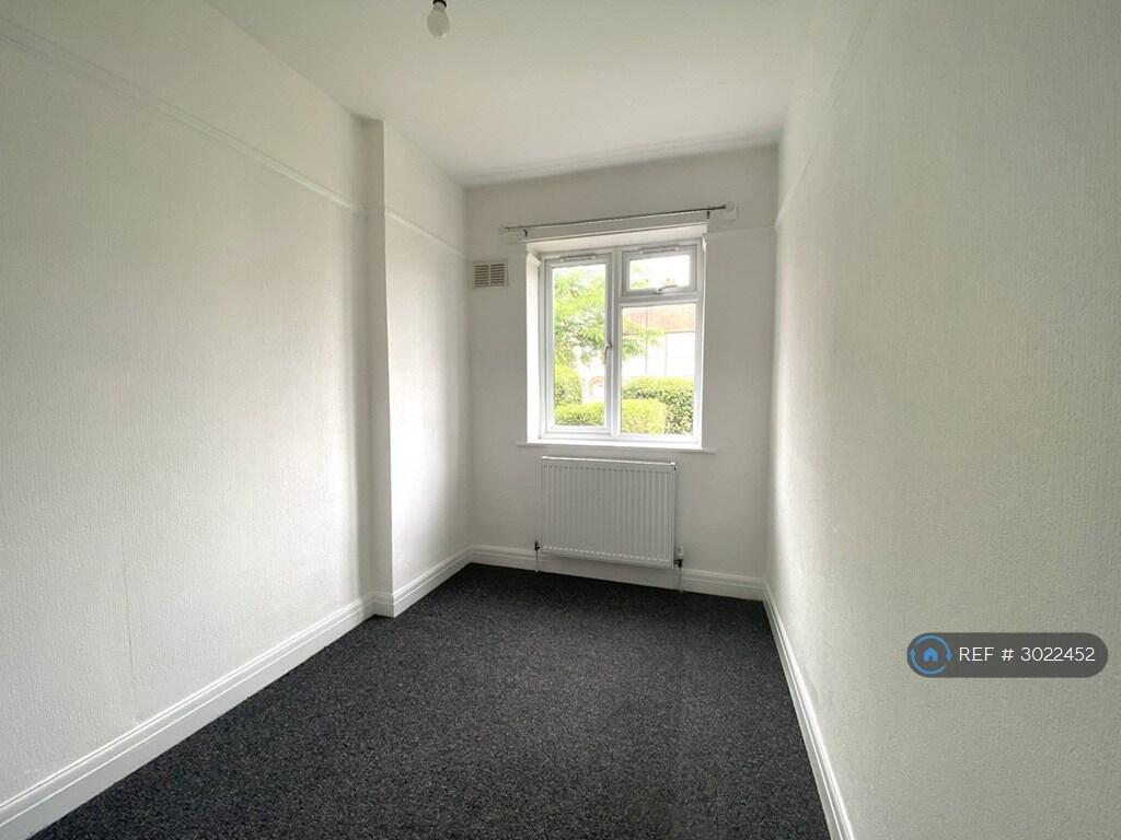 Apartment in Southall - More