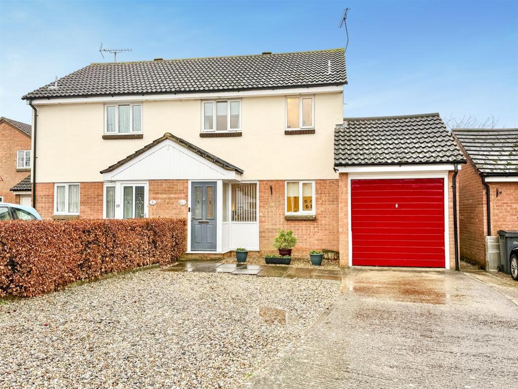 3-bed semi-detached on Bonington Chase, Chelmsford, £399,995