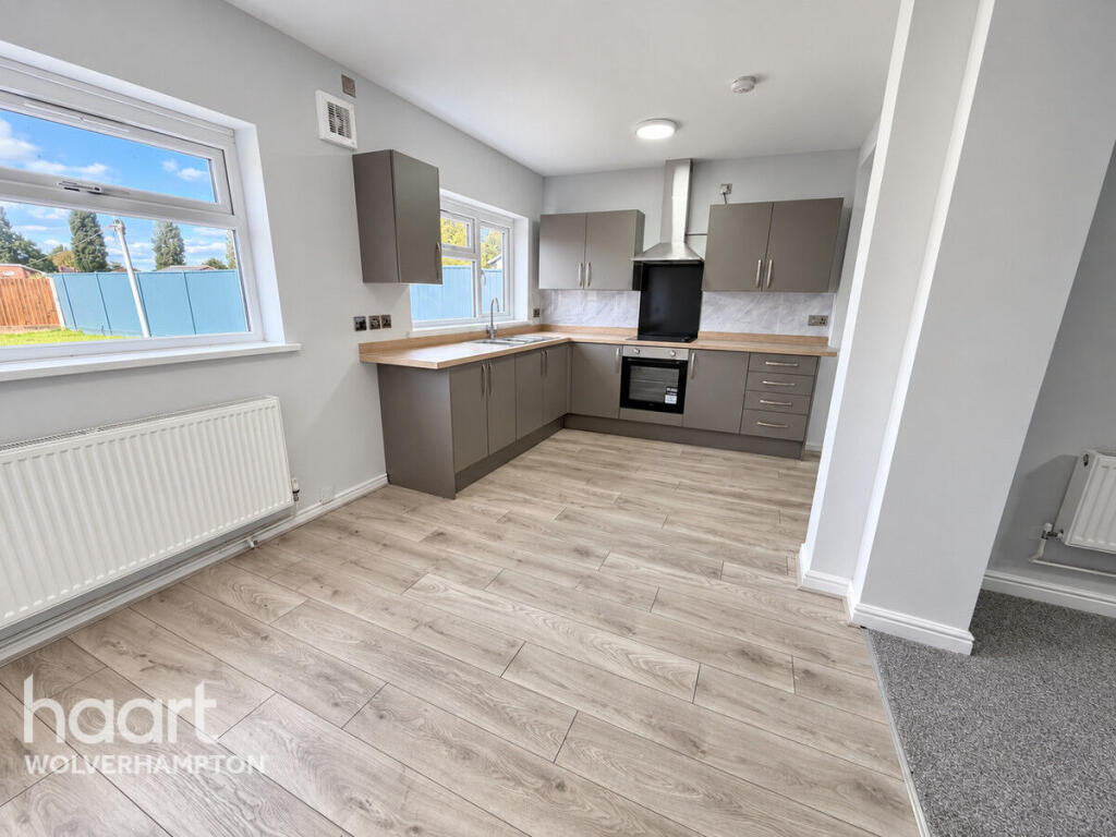 House in Wolverhampton, Wood End - View 3